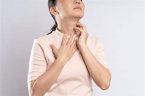 Premium Photo Asian Woman Was Sick With Sore Throat Standing Isolated