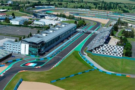 Un Pilote De Moto D C De Lors D Une Course Sur Le Circuit De Nevers