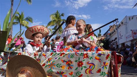 Asisten Vallartenses Al Tradicional Desfile Revolucionario Noticiaspv