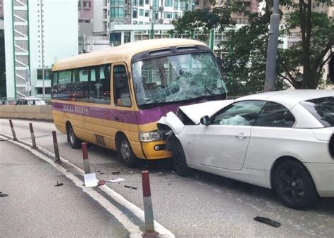 羅便臣道私家車越線連撼兩校巴 往灣仔方向交通一度受阻｜即時新聞｜港澳｜oncc東網