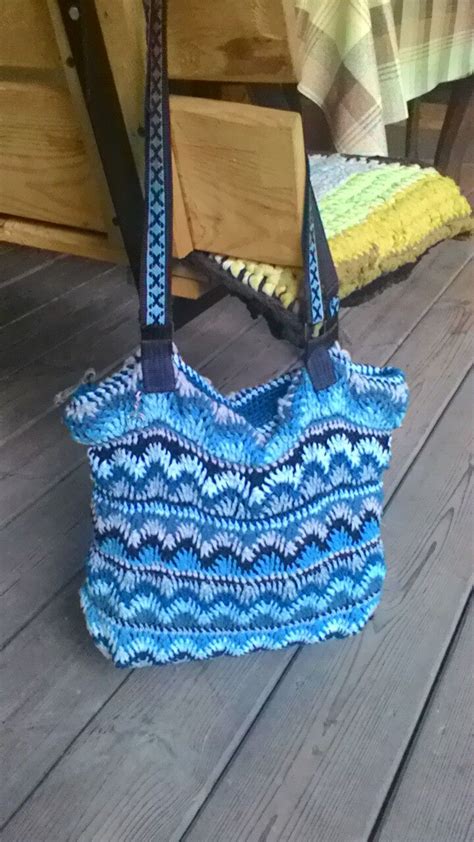 Летняя сумка, связанная крючком Crocheted Item, Sports Bra, Purses ...