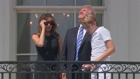 Donald Trump Looks Directly At Solar Eclipse Without Protective Glasses National Globalnews Ca