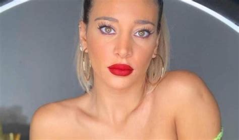 Sol Pérez recibe el mes de la primavera con una sensual producción en bikini Canal