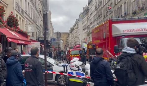 Parigi Sparatoria Di Fronte A Un Centro Culturale Curdo Morti E