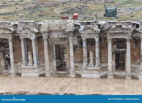 Ruinas Del Anfiteatro De Turqu A En La Antigua Ciudad De Hier Polis