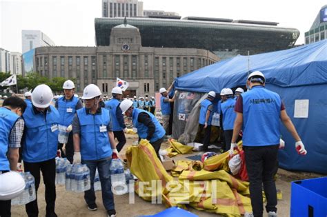 서울광장 보수단체 불법텐트 강제 철거광화문 세월호 천막도 재정비 네이트 뉴스