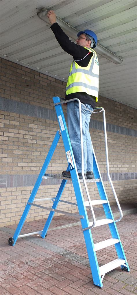 Fibreglass Extra Wide Step Ladder Hire Step Ladder Ladder Fiberglass