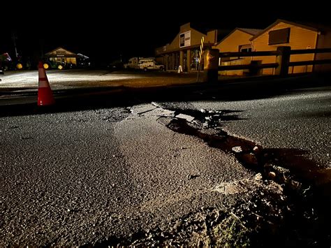 2 dead as 6.4-magnitude earthquake leaves California town a 'total mess ...