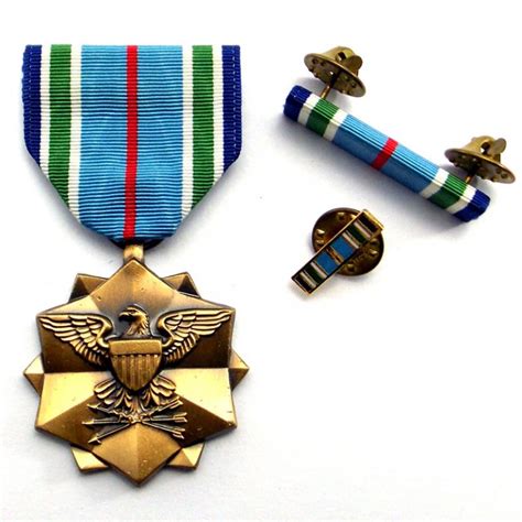 JOINT SERVICE ACHIEVEMENT MEDAL USA complete in case, full size medal - Jeremy Tenniswood Militaria