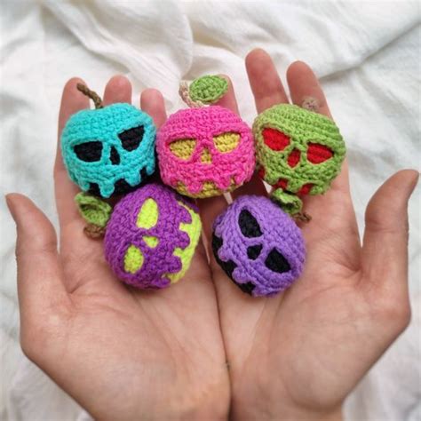 Mini Poisoned Apple CROCHET PATTERN Skull Apple Keychain PDF English