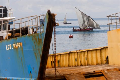 Inde un mort et des dizaines de disparus après une collision entre