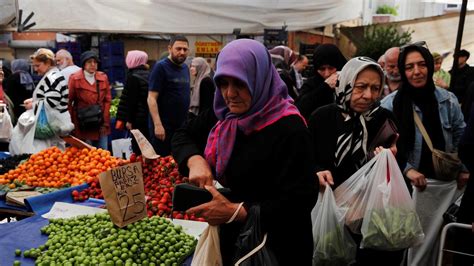 Türkei Inflationsrate in der Türkei steigt im April auf fast 70