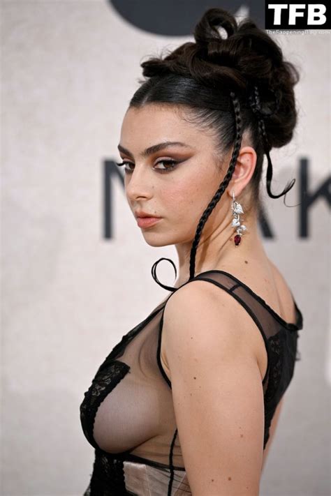 Charli Xcx Flashes Her Nude Tits At The Amfar Gala Cannes In Cap Dantibes Photos