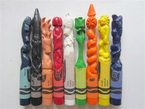 Intricate Crayon Sculpture By Hoang Tran Design Swan