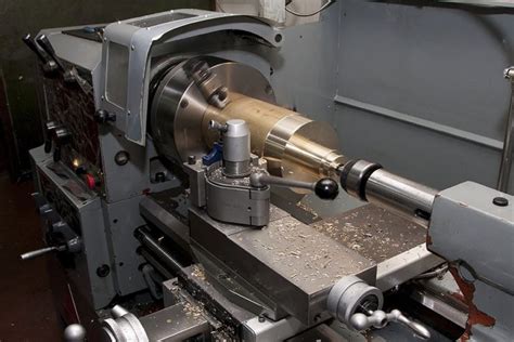 Identifying Parts of a Lathe Machine (with Illustrated Diagram) - Homenish