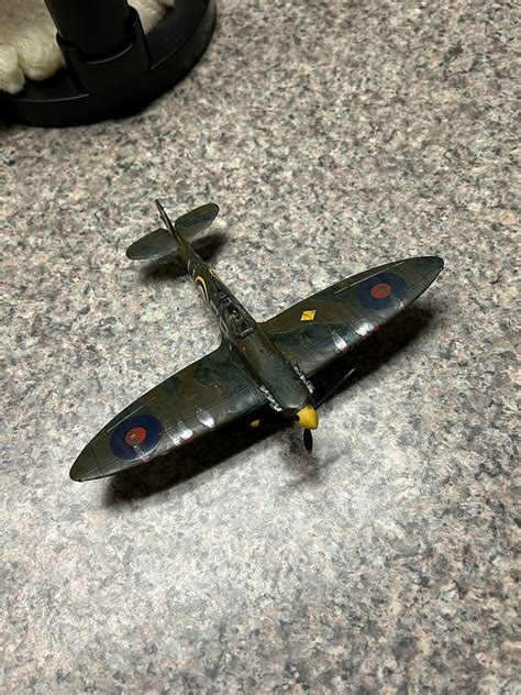 Supermarine Spitfire Mk I Aircraft Plastic Model Airplane Kit 1