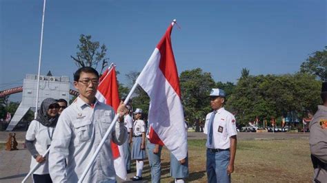 BPI Bersinergi Dengan Pemkab Batang Berikan Ratusan Bendera Buatan