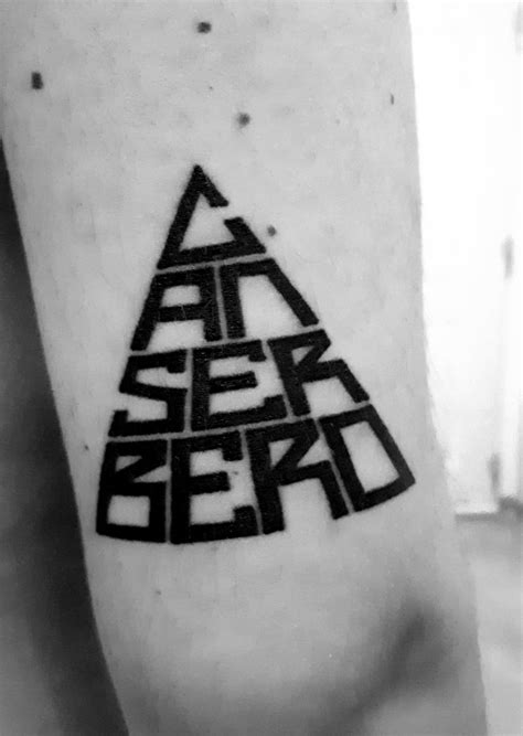 Tattoo Canserbero | Canserbero tatuaje, Tatuaje de triangulo, Diente de ...