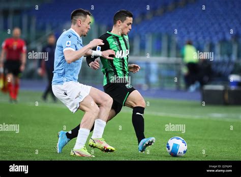 Giacomo Raspadori Von Sassuolo R Wetteiferte Um Den Ball Mit Gil