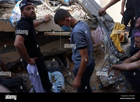 Rafah Gaza Th Oct Palestinian Rescuers Remove The Rubble Of