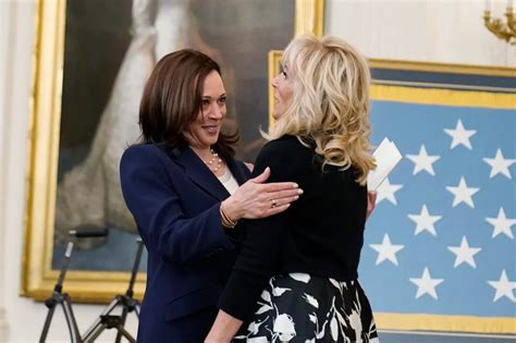 O Nouă Carte Scoate La Iveală Tensiunile Dintre Kamala Harris și Prima