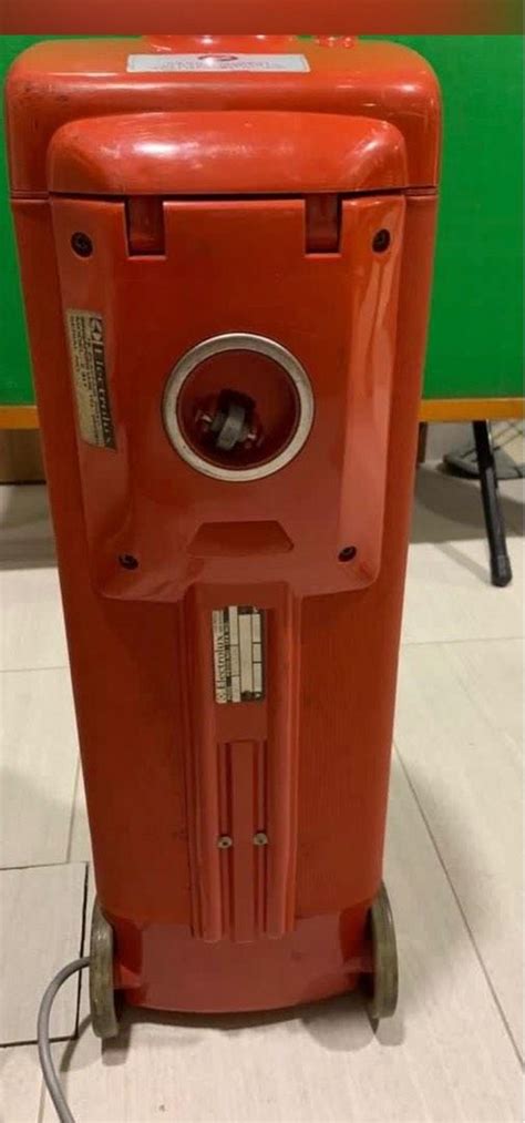 Used old Electrolux vacuum cleaner- Free, TV & Home Appliances, Vacuum ...