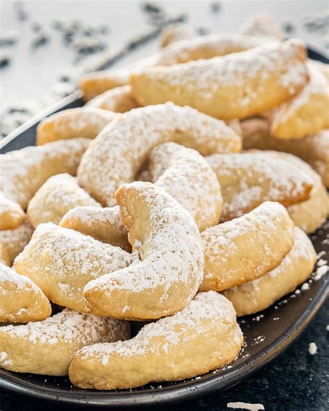 Crescent Cookies With Powdered Sugar