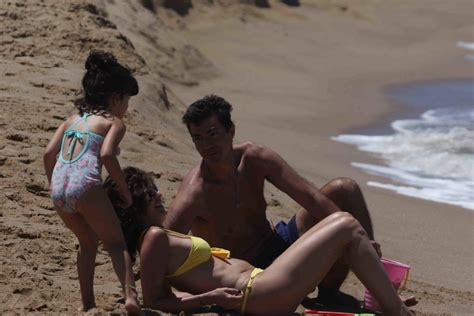 El álbum de fotos de las vacaciones de Isabel Macedo y Juan Manuel