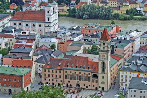 Altes Rathaus Passau In Deutschland Bayern Alpen Guide De