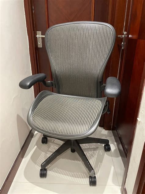 Herman Miller Aeron Classic Chair Size C 傢俬＆家居 傢俬 椅子 Carousell