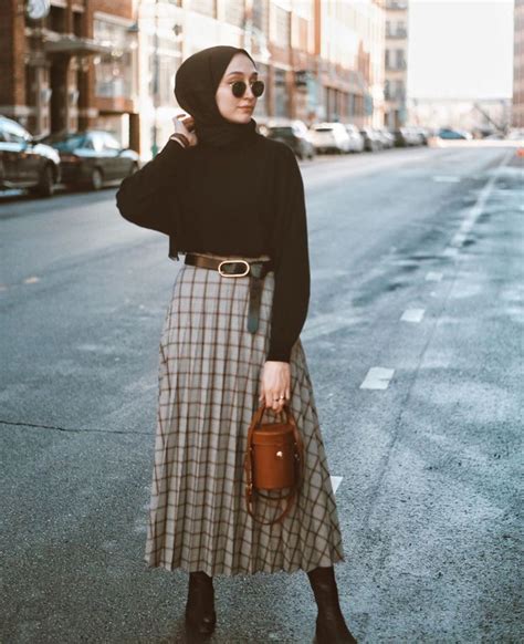 How To Wear Midi Skirts With Hijab Zahrah Rose Hijab Fashion Summer Street Hijab Fashion