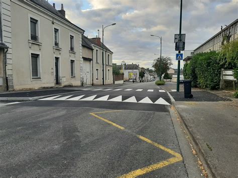 Gendarme couché dos d âne coussin berlinois C est quoi ces