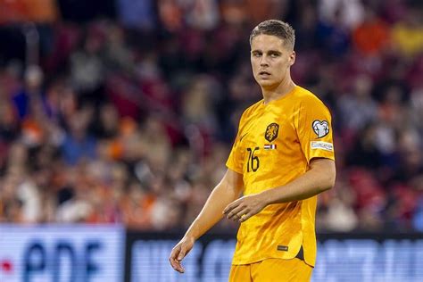 Basisdebutant Joey Veerman Onderuit Met Oranje