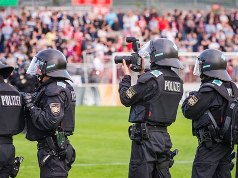 Polizeieinsätze bei Fußball DFL muss sich an Kosten besteiligen