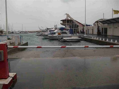 Cale De Fos Sur Mer Port Saint Gervais 13 Bateaux