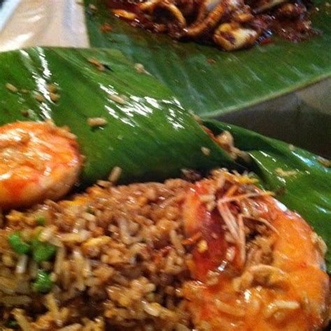 Stall Nasi Goreng Seafood Daun Pisang Sonia Campbell