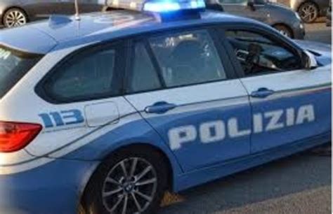 Messina Polizia Di Stato Soccorre Madre E Figlio Di Anni