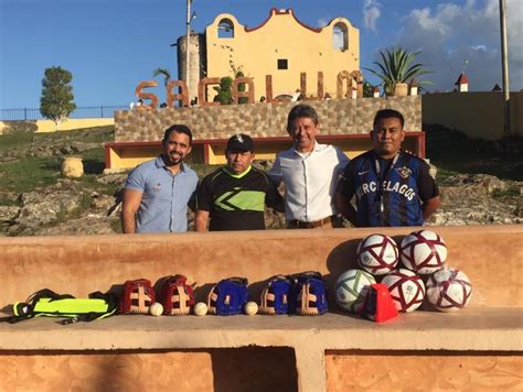 Reciben Material Las Academias Deportivas De Sacalum Y Santa Elena