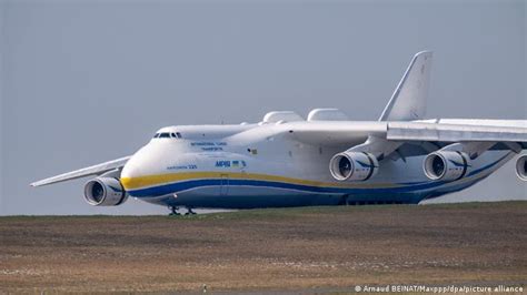 Mriya el avión más grande del mundo es destruido en una base aérea