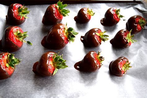 Dark Chocolate Covered Strawberries - Beer Girl Cooks