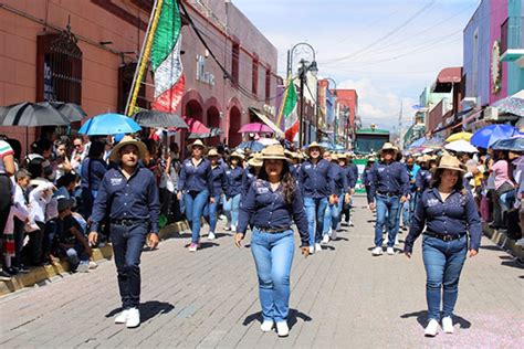 Presidió Paola Angon desfile del CCXIII aniversario de la