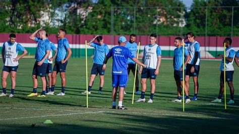 Novo reforço do Grêmio aparece treinando bola e pode ser