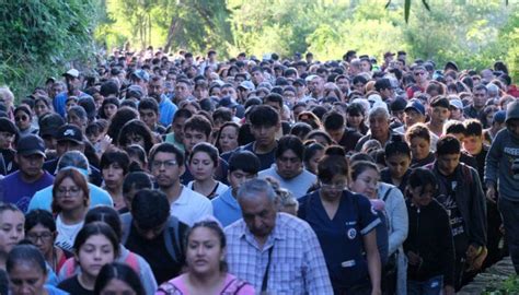 ¡emocionante Cientos De Creyentes Participaron Del Vía Crucis En Salta