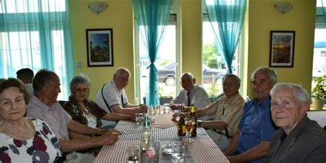 Generacije rođene u osvit Drugog svetskog rata proslavile godina male mature rs