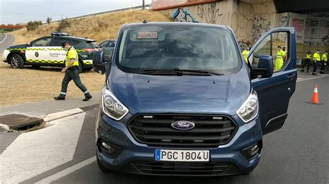 Así se comportaría una de las 15 furgonetas camufladas de la DGT en el