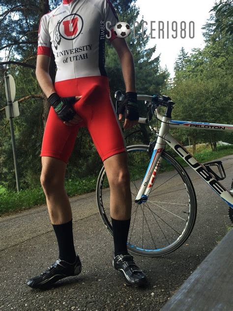 LYCRA GAY MEN Auguri Di BUONE FESTE A Tutti Gli Amici Del BLOG