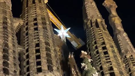 La Estrella De La Sagrada Familia Ilumina Barcelona V Deo Dailymotion