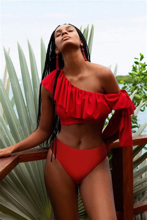 Hot Sexy Anna Cuevas Bikini Pics