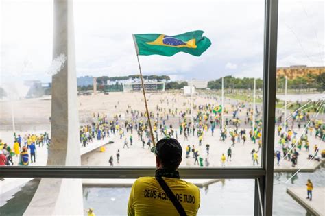 Los Impactantes Videos Desde El Interior De La Toma De Los Edificios De