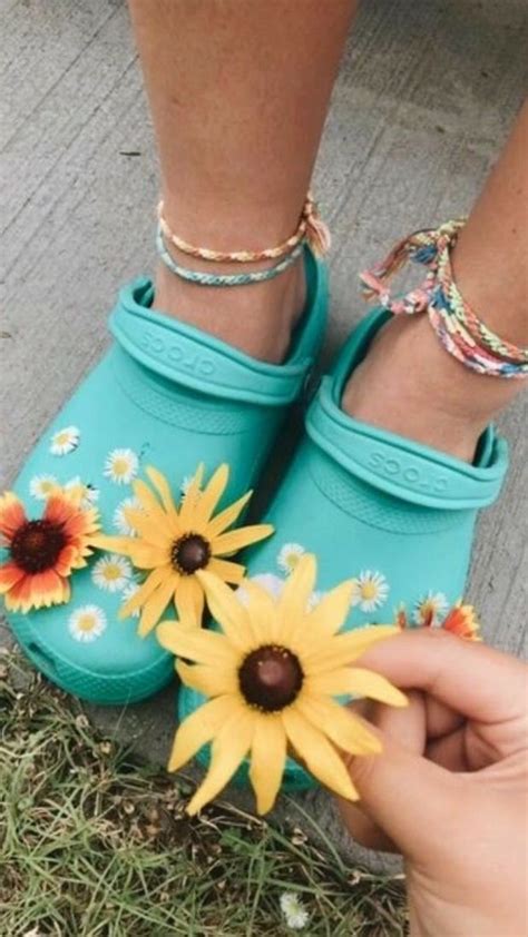 Pin ↠ Natalyelise7 Instagram ↠ Natalypham Crocs Shoes Crocs Crocs Fashion